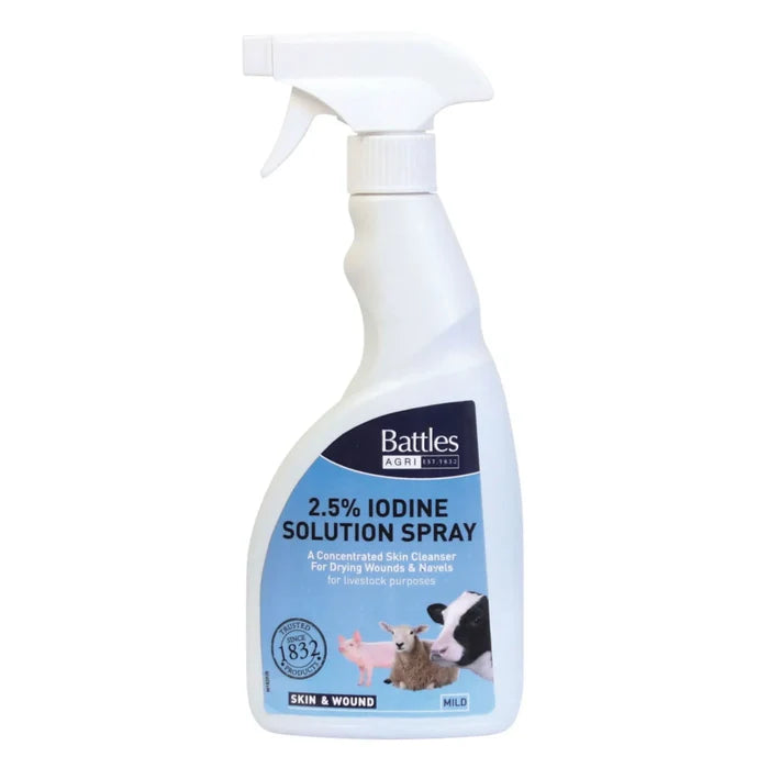 Battles 2.5% iodine spray in a 500ml trigger bottle for livestock skin cleansing