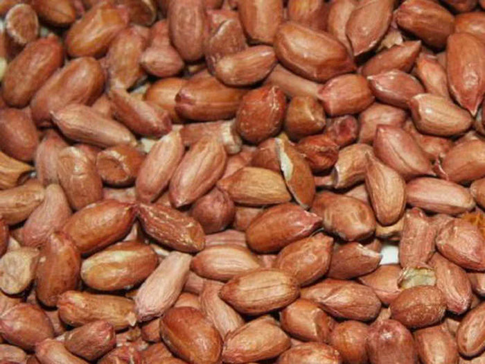 Raw unblanched runner peanuts for wild birds, sold in a 25kg sack