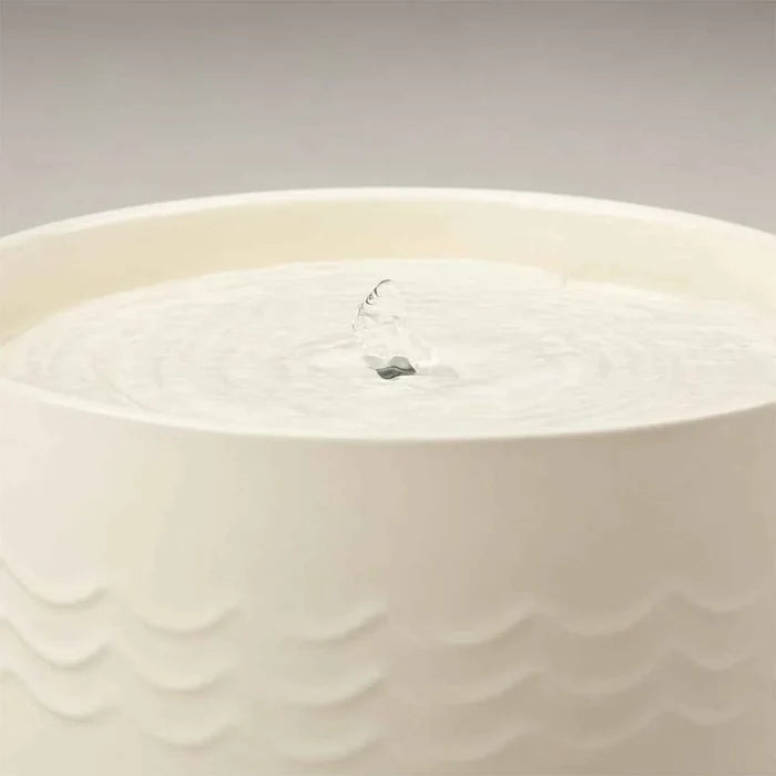 Side view of the Scruffs Icon cream cat water fountain showing the drinking opening