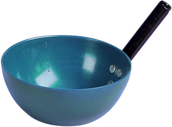 Stubbs S80 feed scoop showing the graduated measuring marks moulded inside the bowl
